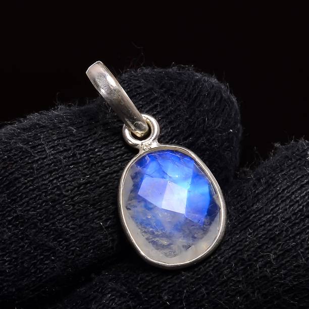 Sparkling 5.5 Ct. Moonstone 925 Sterling Silver stone for pendant